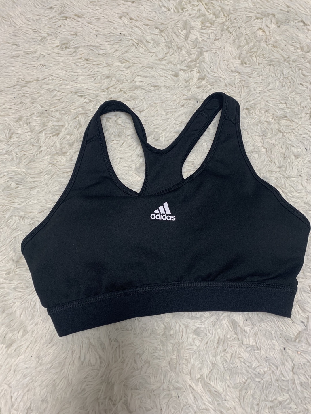 アディダス　パッド入りスポーツブラ