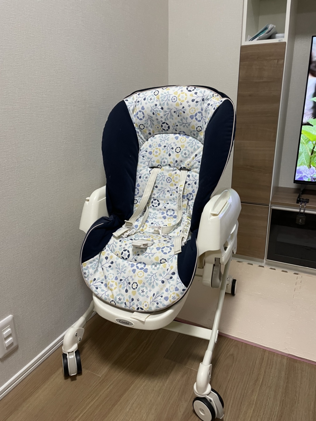 combi ハイローチェア