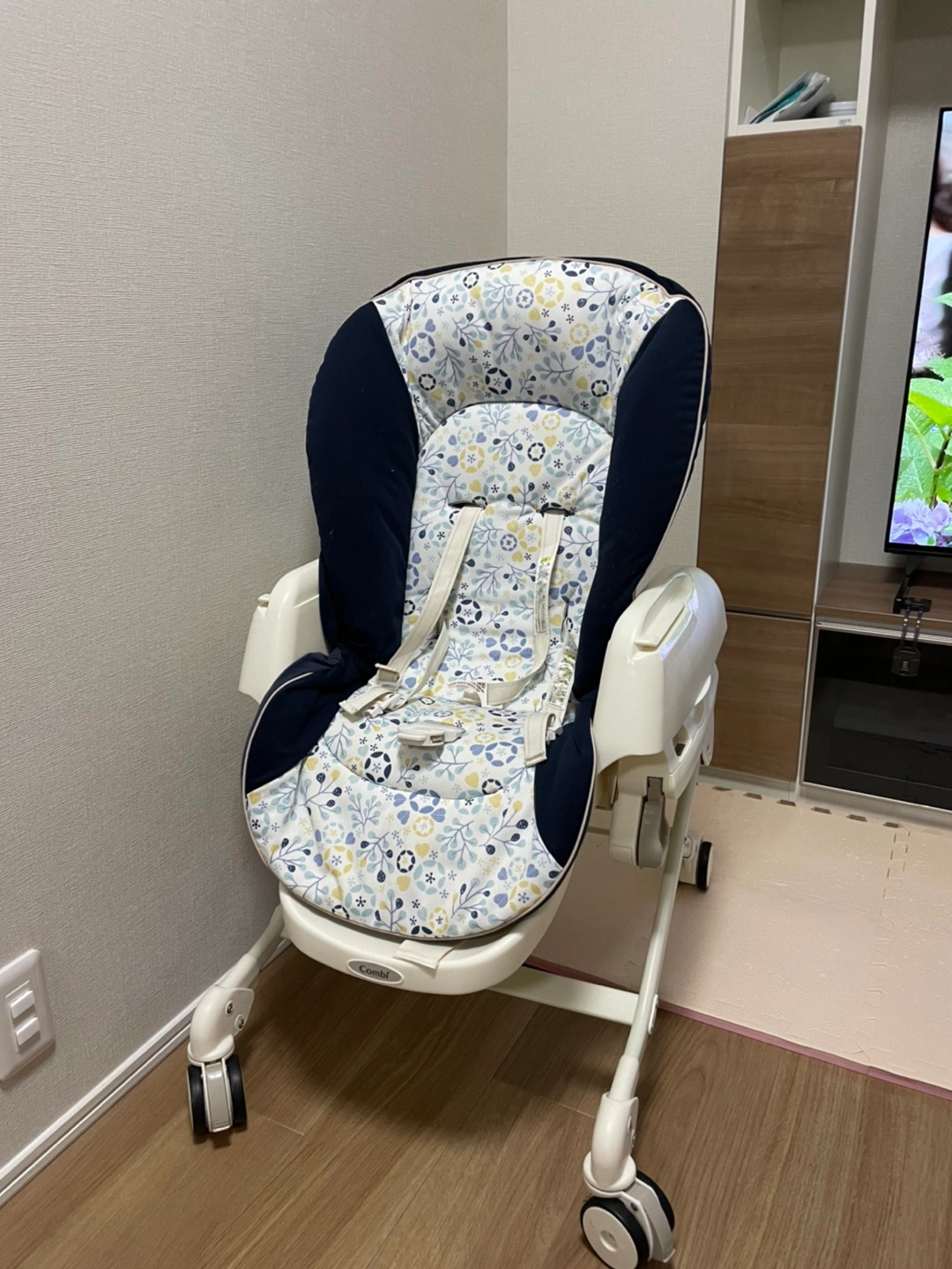 combi ハイローチェア