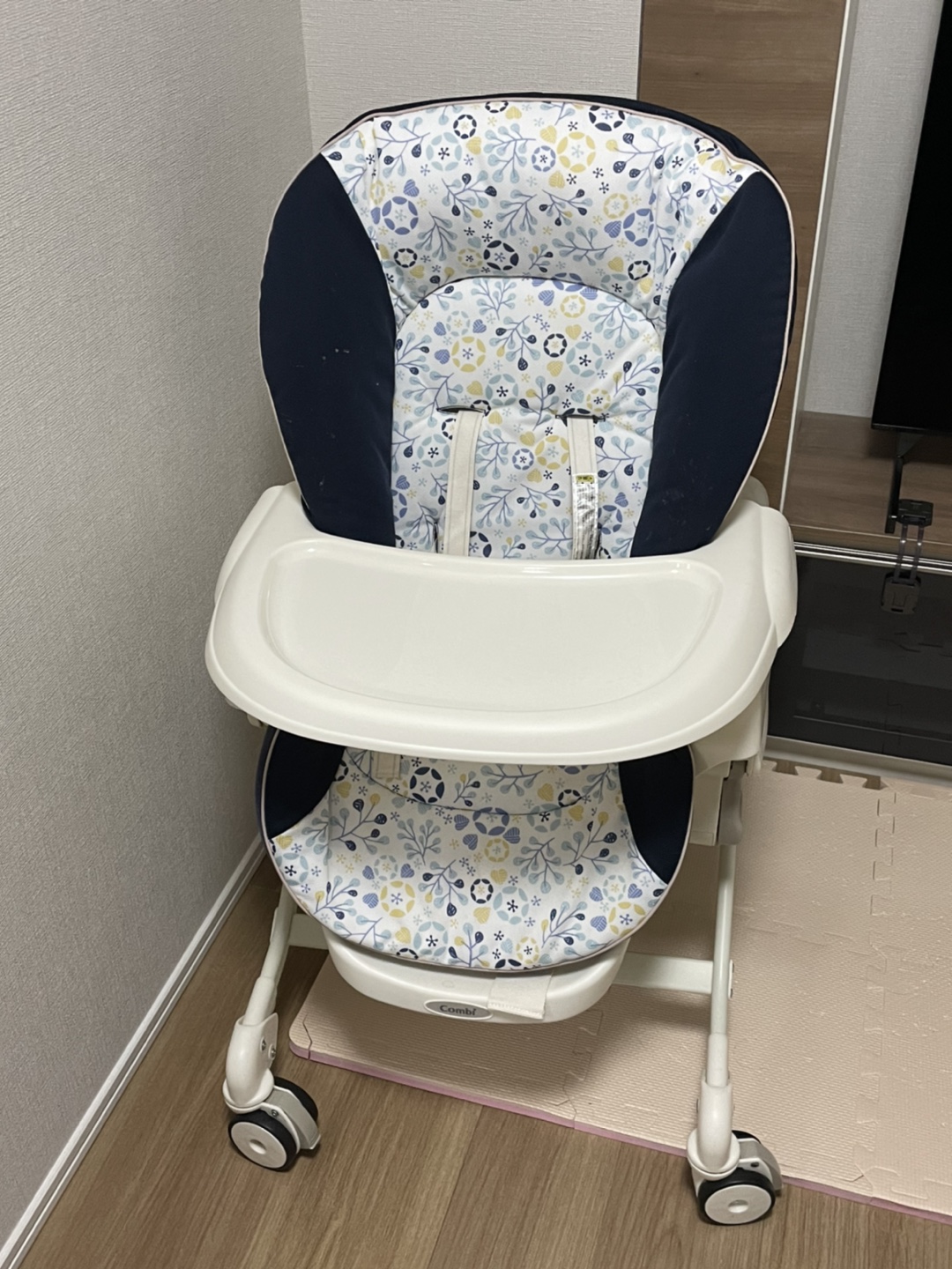 combi ハイローチェアの写真2枚目