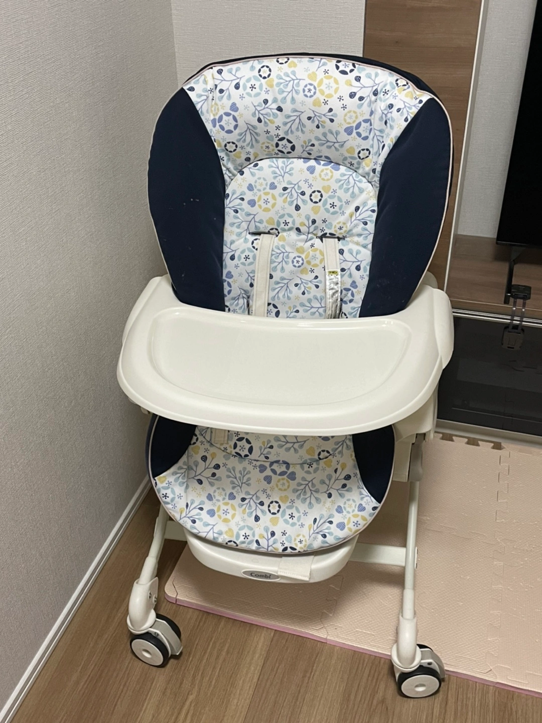 combi ハイローチェアの写真2枚目