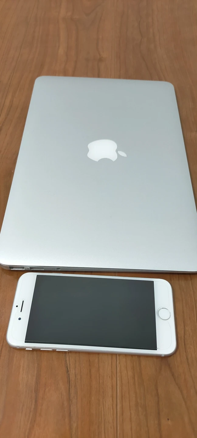 MacBookAirとiPhoneの写真2枚目