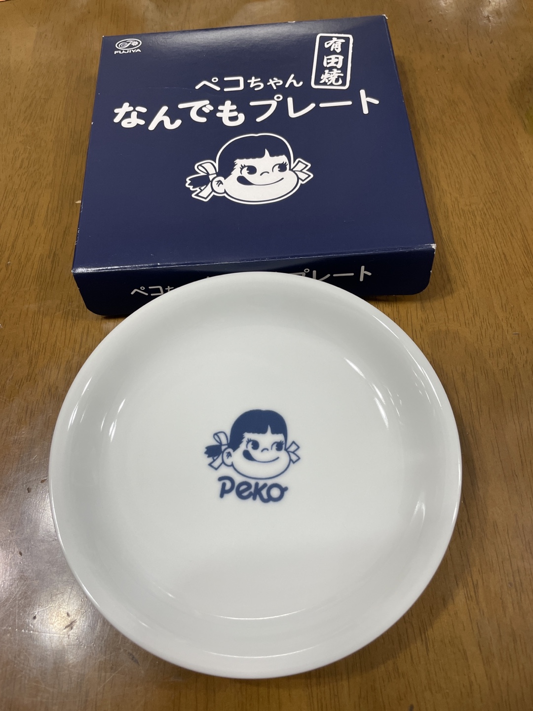 ペコちゃんプレート　有田焼　不二家　FUJIYA
