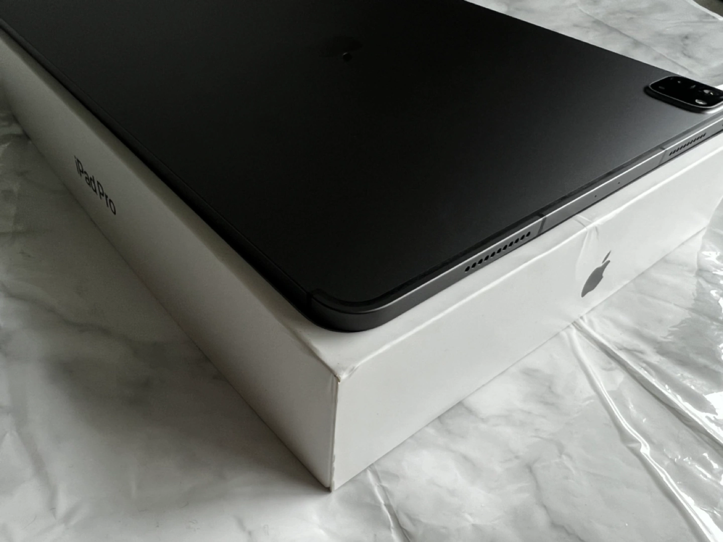 【極美品、保証】iPad Pro 12.9 第5世代 128GB simフリーの写真6枚目