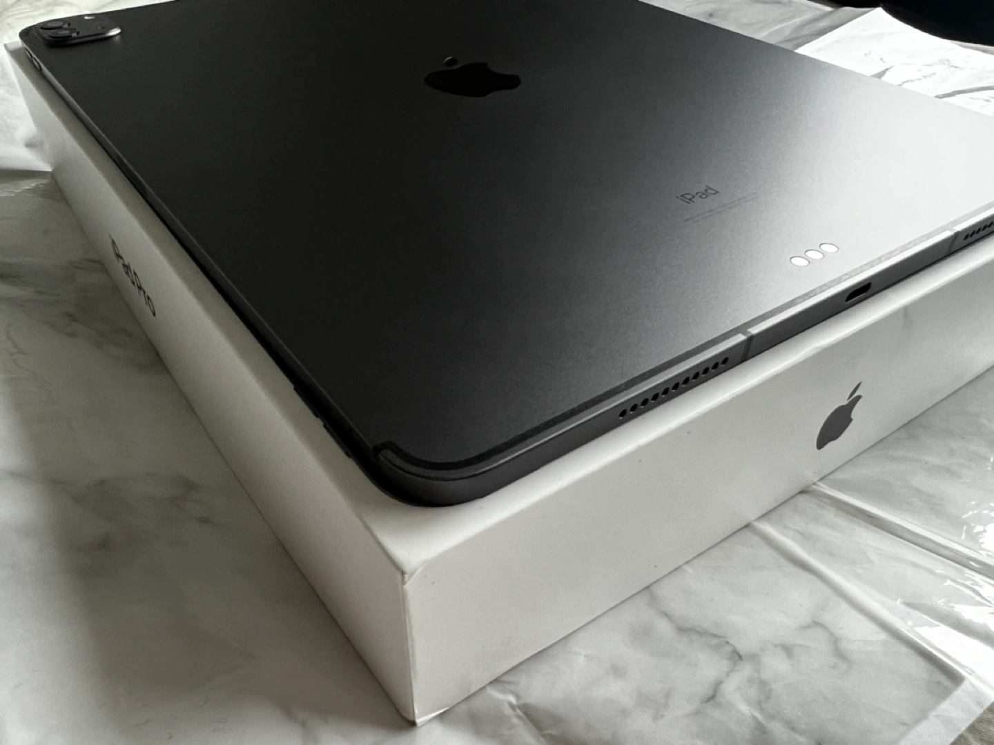 【極美品、保証】iPad Pro 12.9 第5世代 128GB simフリーの写真4枚目