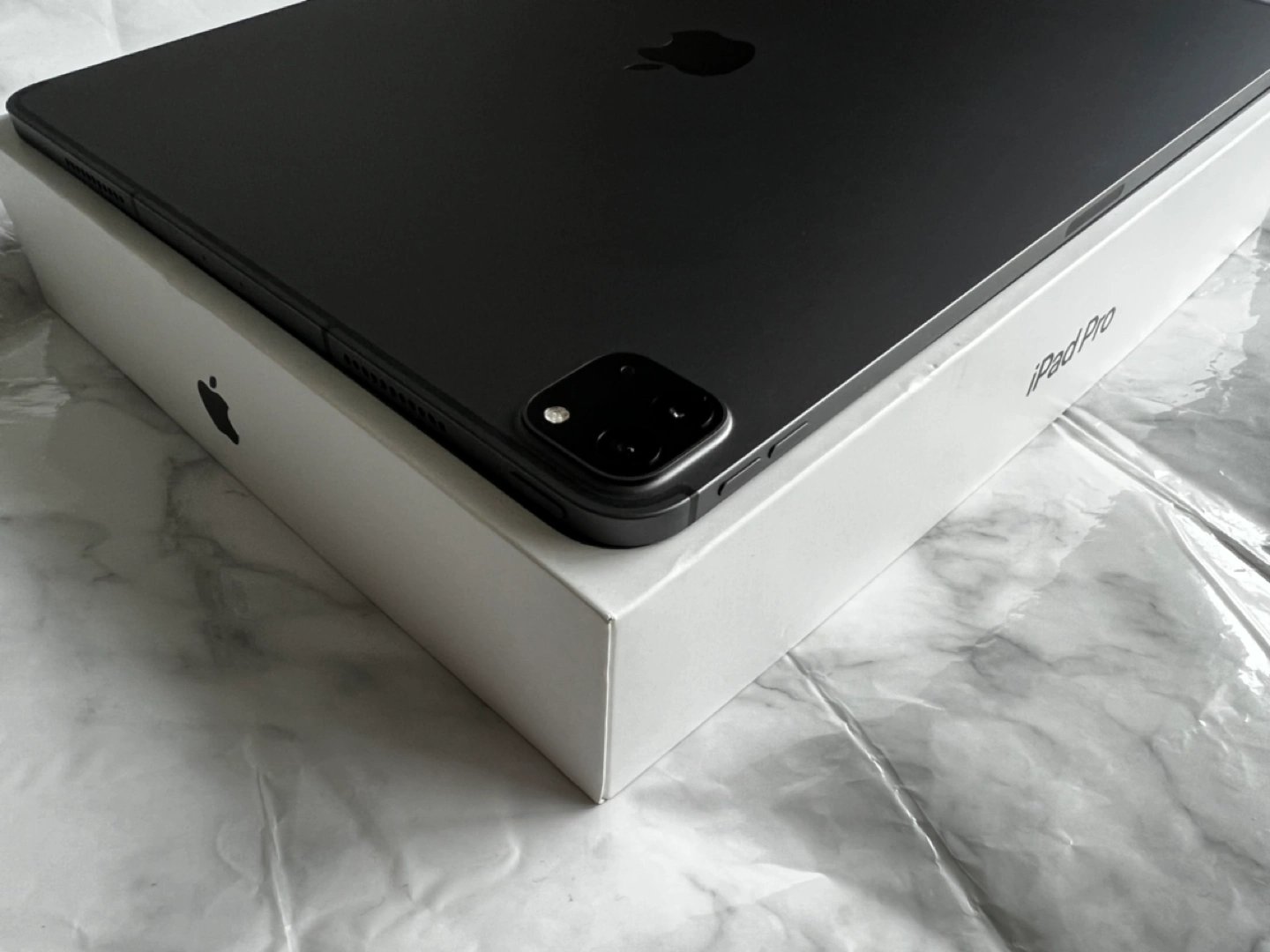 【極美品、保証】iPad Pro 12.9 第5世代 128GB simフリーの写真7枚目