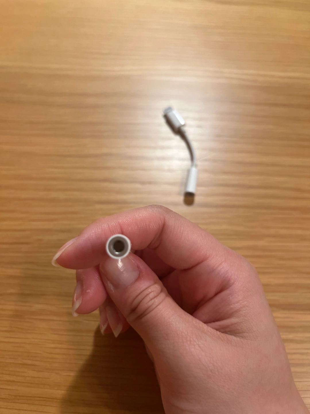 iPhone 純正品 イヤホン 変換アダプタ 変換ケーブル ライトニングの写真2枚目