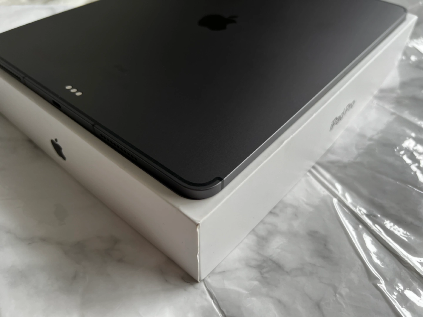 【極美品、保証】iPad Pro 12.9 第5世代 128GB simフリーの写真5枚目