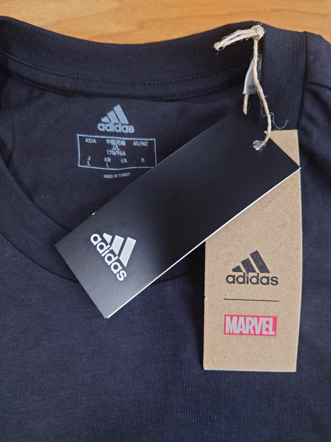 新品未使用　アディダス子供用ＴシャツLサイズの写真4枚目