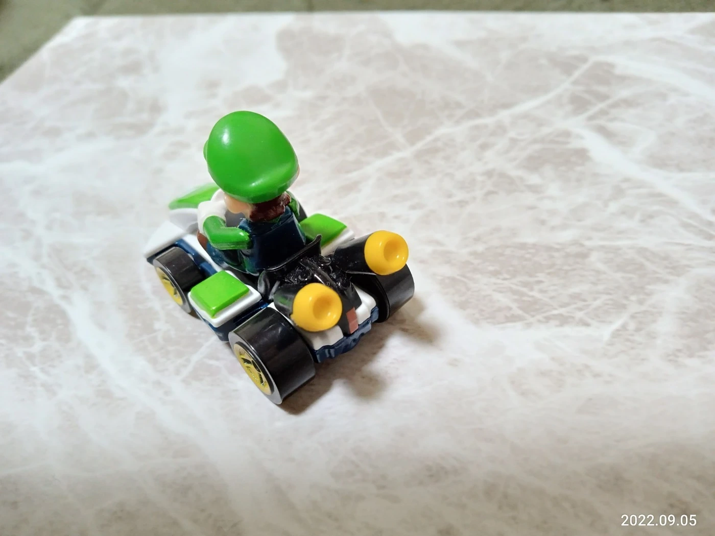 ルイージ
マリオカート
ミニカーの写真3枚目