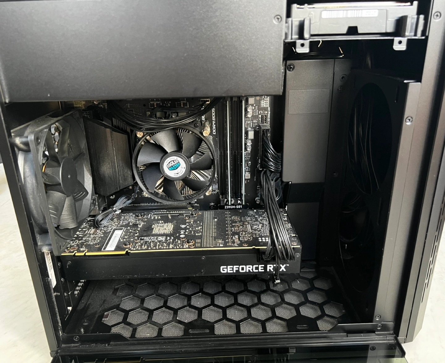 【大容量】G-Tune i7 9700K Geforce RTX 2070 Superの写真4枚目