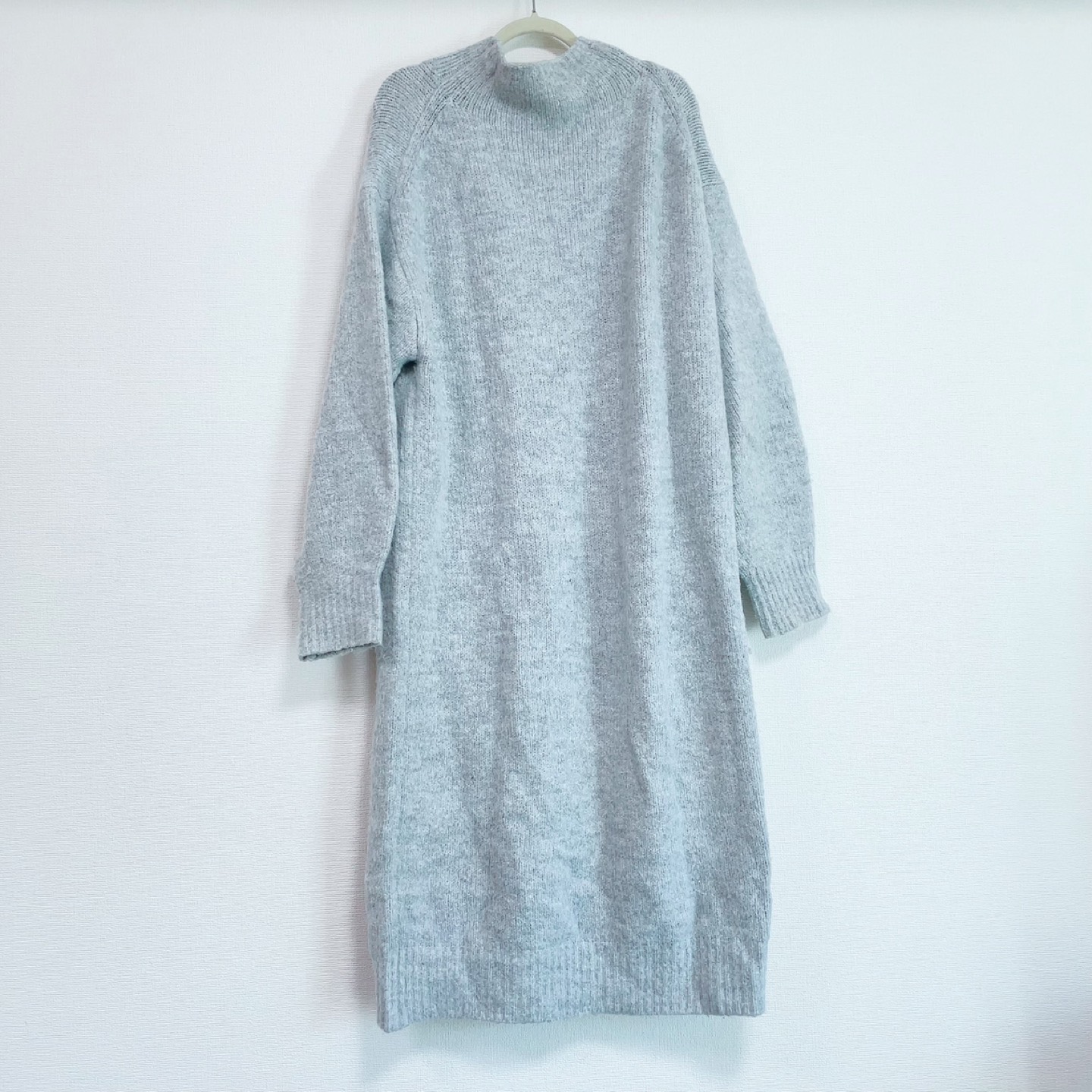 【送料込】GU ニットワンピース　タートルネック　グレーの写真4枚目