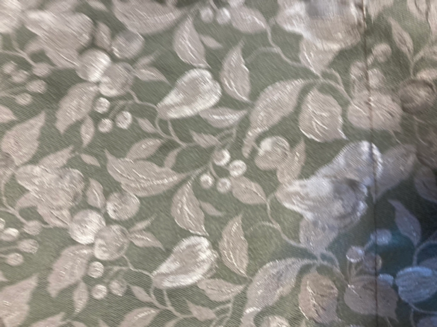 カーテンの写真2枚目