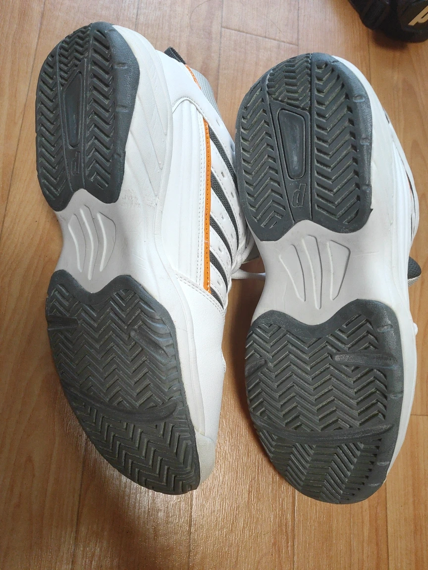 テニスラケット、シューズ、バッグのセットの写真8枚目