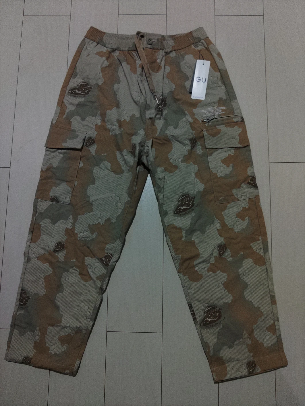 GU×UNDERCOVER　カーゴパンツ(カモフラージュ)
