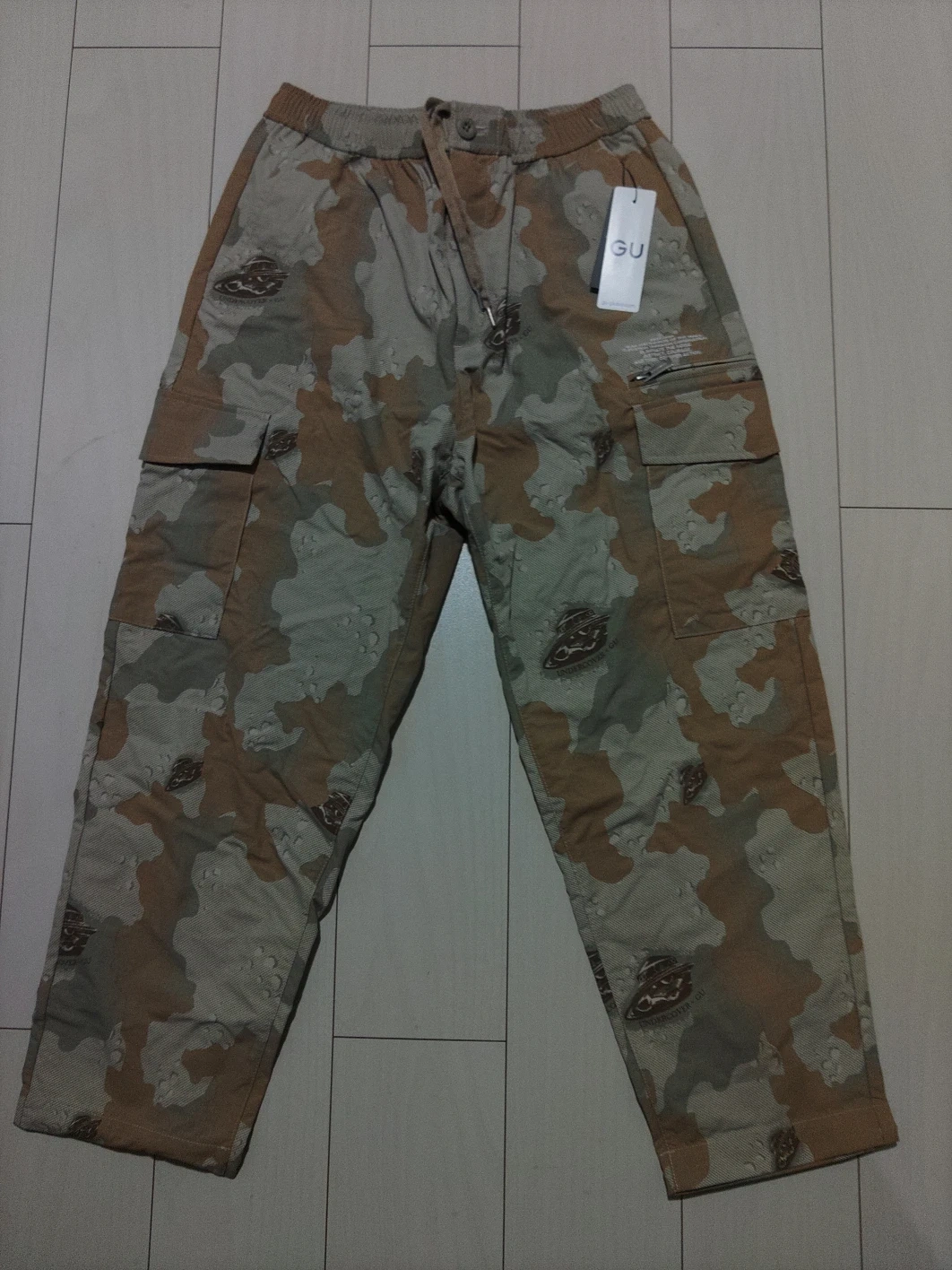 GU×UNDERCOVER カーゴパンツ(カモフラージュ)