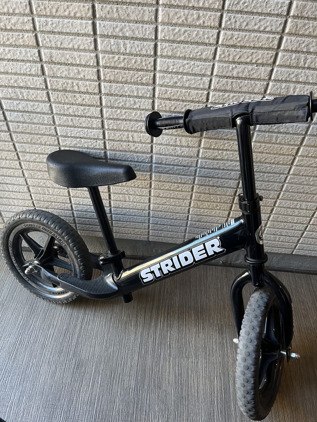 ストライダー黒の写真4枚目