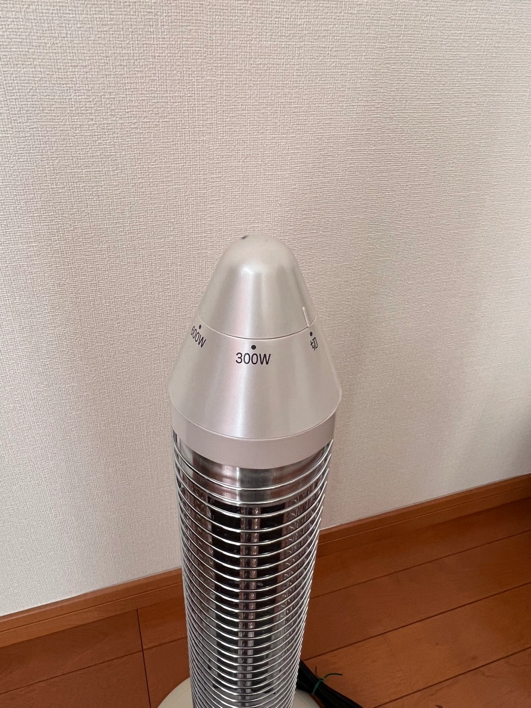【譲ります】電気ストーブ(600W/300W切替)の写真2枚目