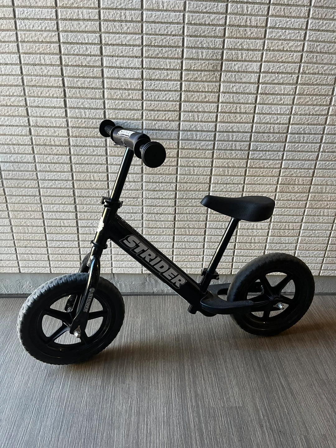 ストライダー黒