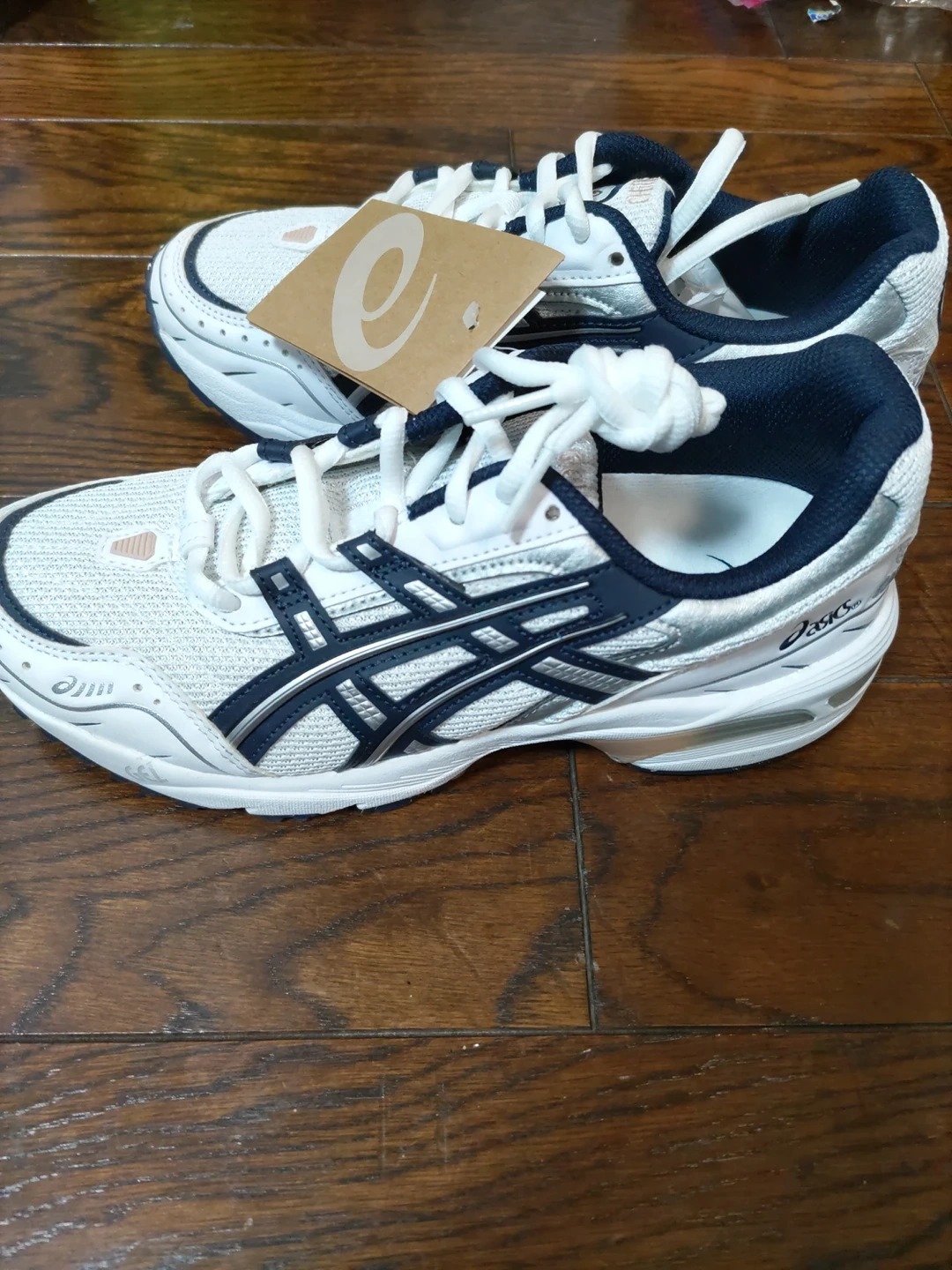 asicsスニーカー新品23.5cmの写真2枚目