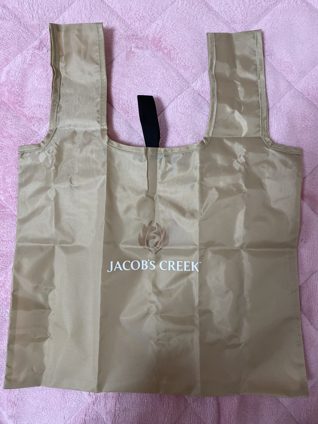 ベージュのエコバッグ