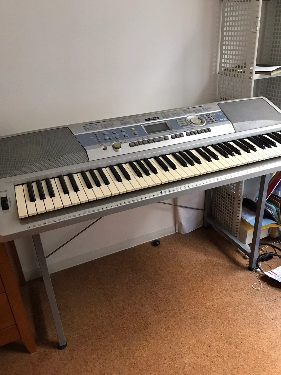 YAMAHA 電子ピアノキーボード、DGX-200 値下げしました。