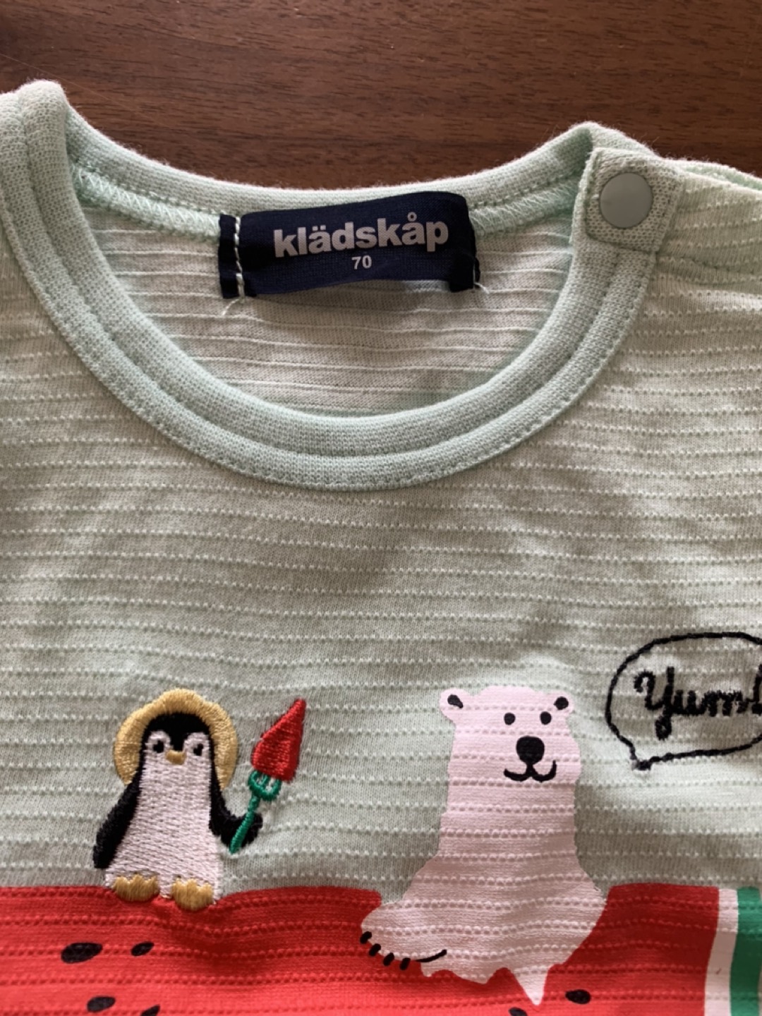 クレードスコープ　セットアップ70 スイカ　ペンギン刺繍の写真2枚目