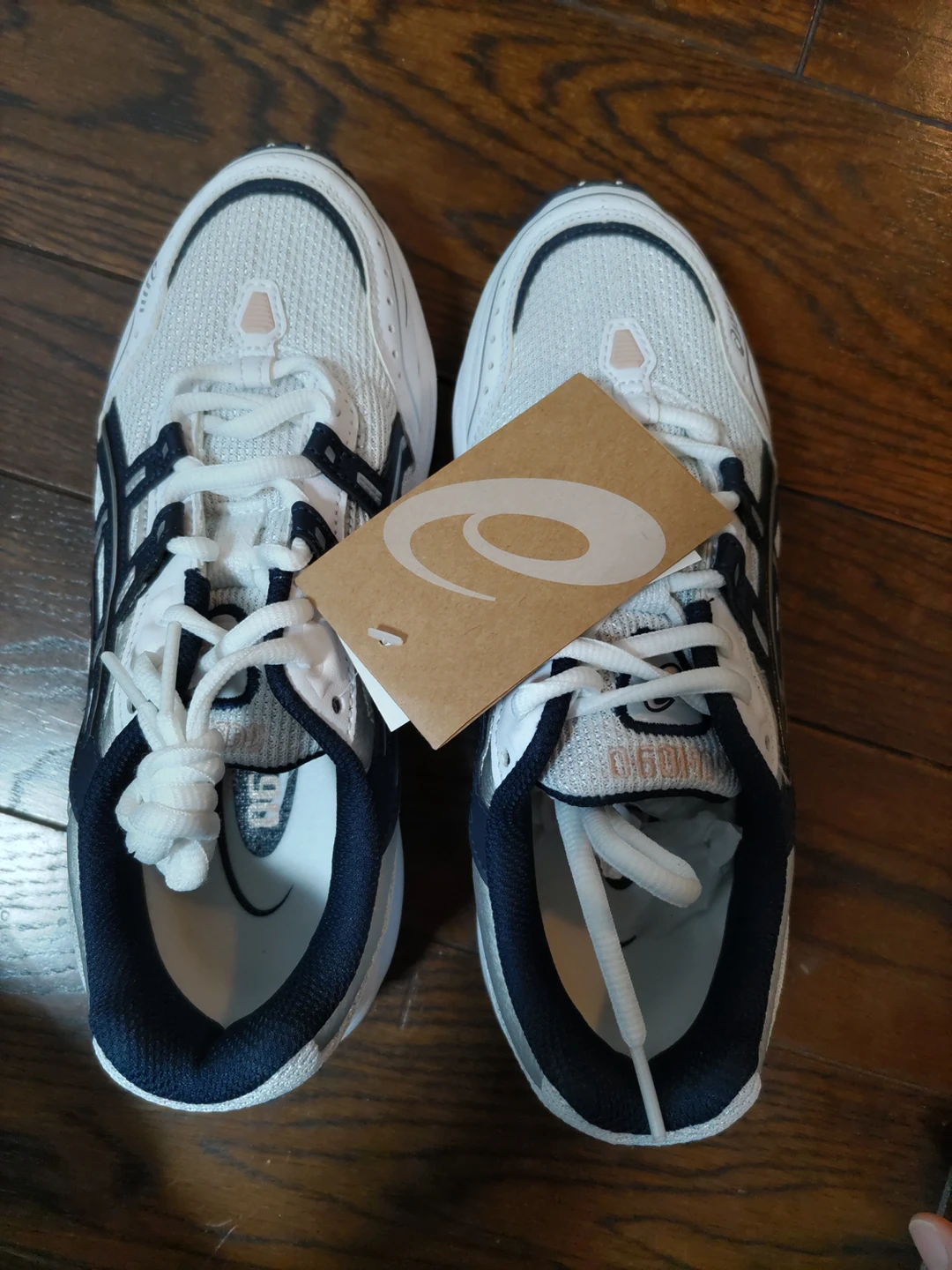 asicsスニーカー新品23.5cm