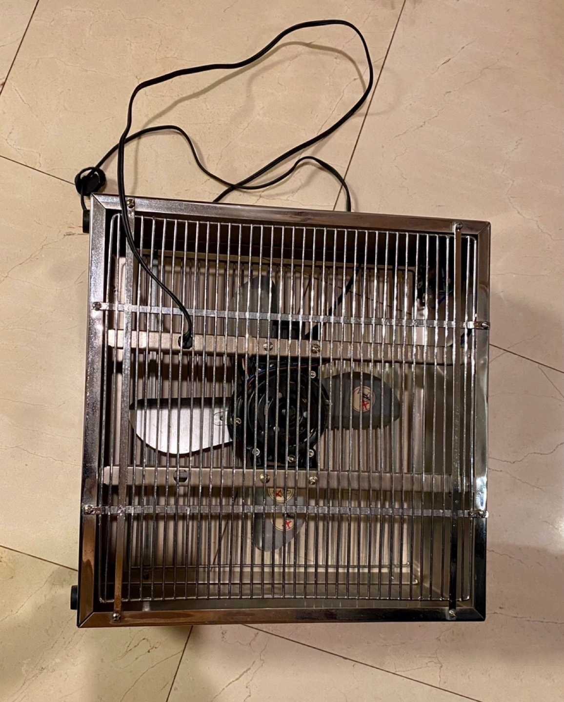 ヴィンテージ 扇風機/換気扇 シルバー色の写真5枚目