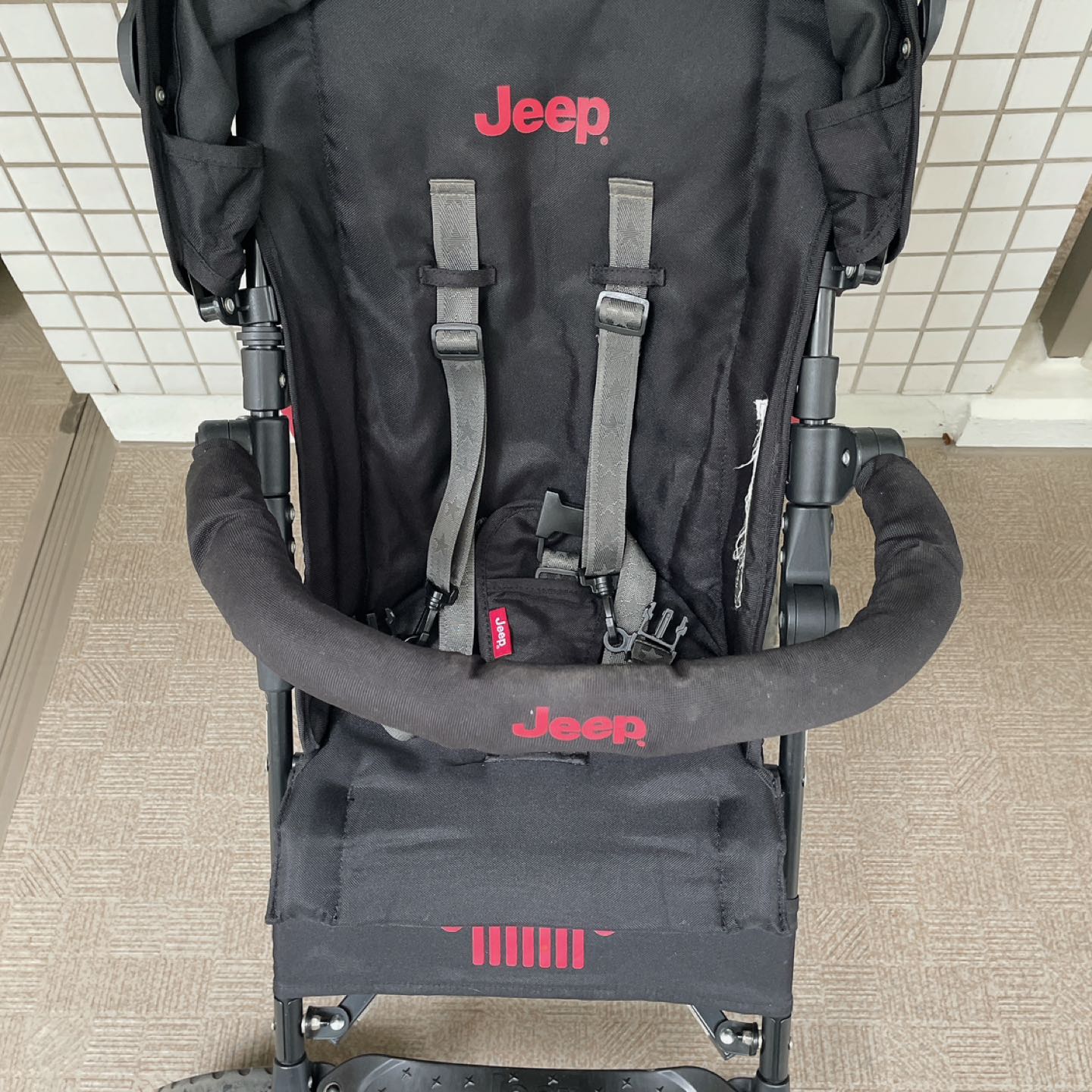Jeep B型　ベビーカー　赤　フロントバー付　JS-WLST-JN1 7ヶ月〜3歳