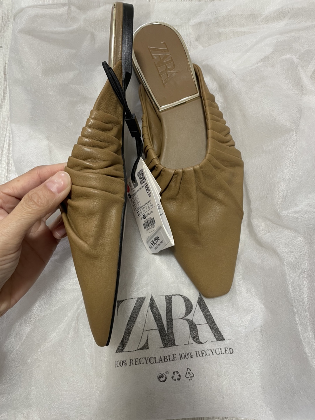 ZARA フラットシューズ　新品　37の写真2枚目