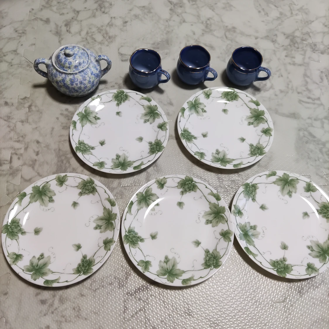 お皿、コップ、シュガーポット