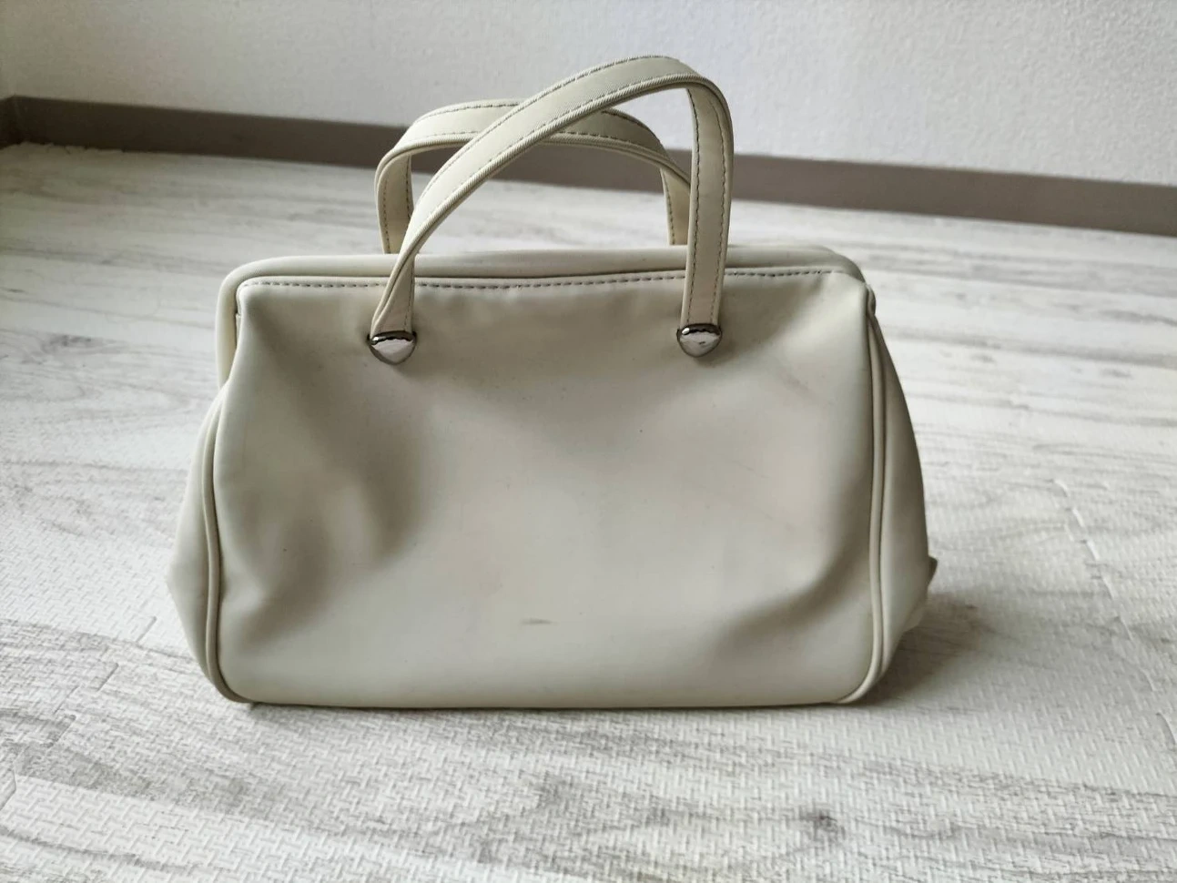 白いバック