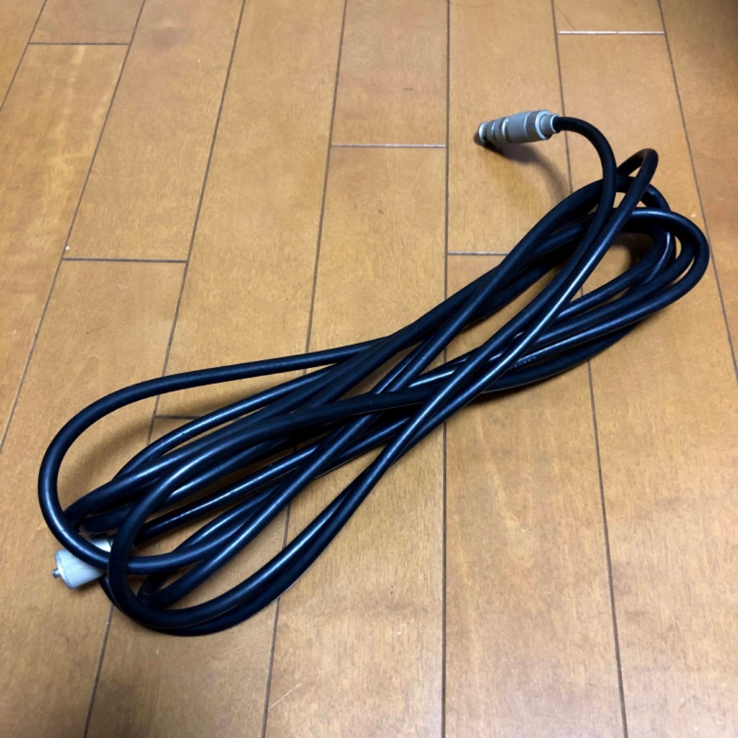 アンテナケーブル