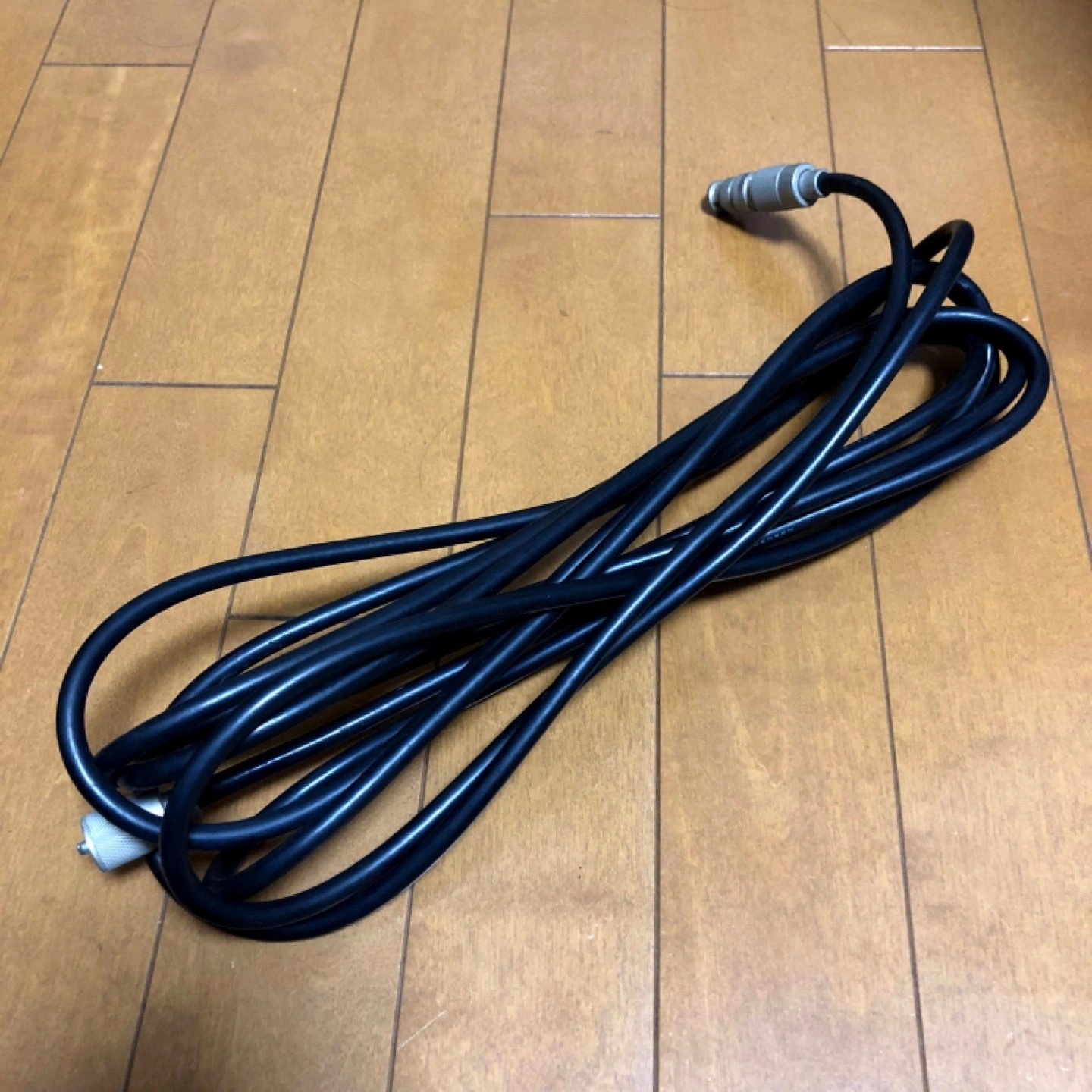 アンテナケーブル