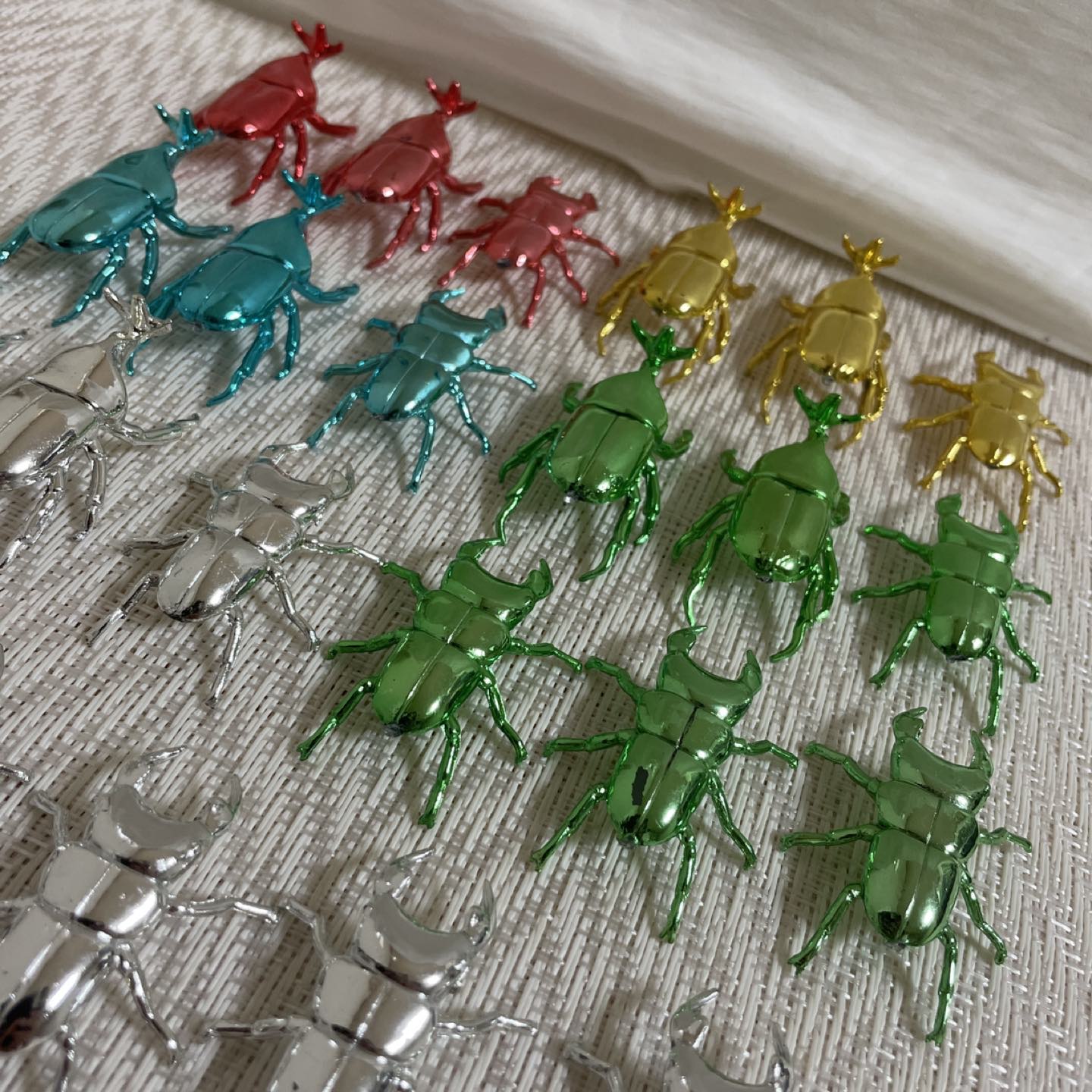 水に浮きます！キラピカ昆虫　23個アソートセットで
