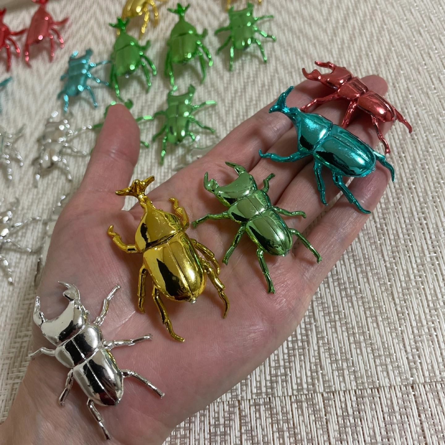水に浮きます!キラピカ昆虫 23個アソートセットでの写真3枚目