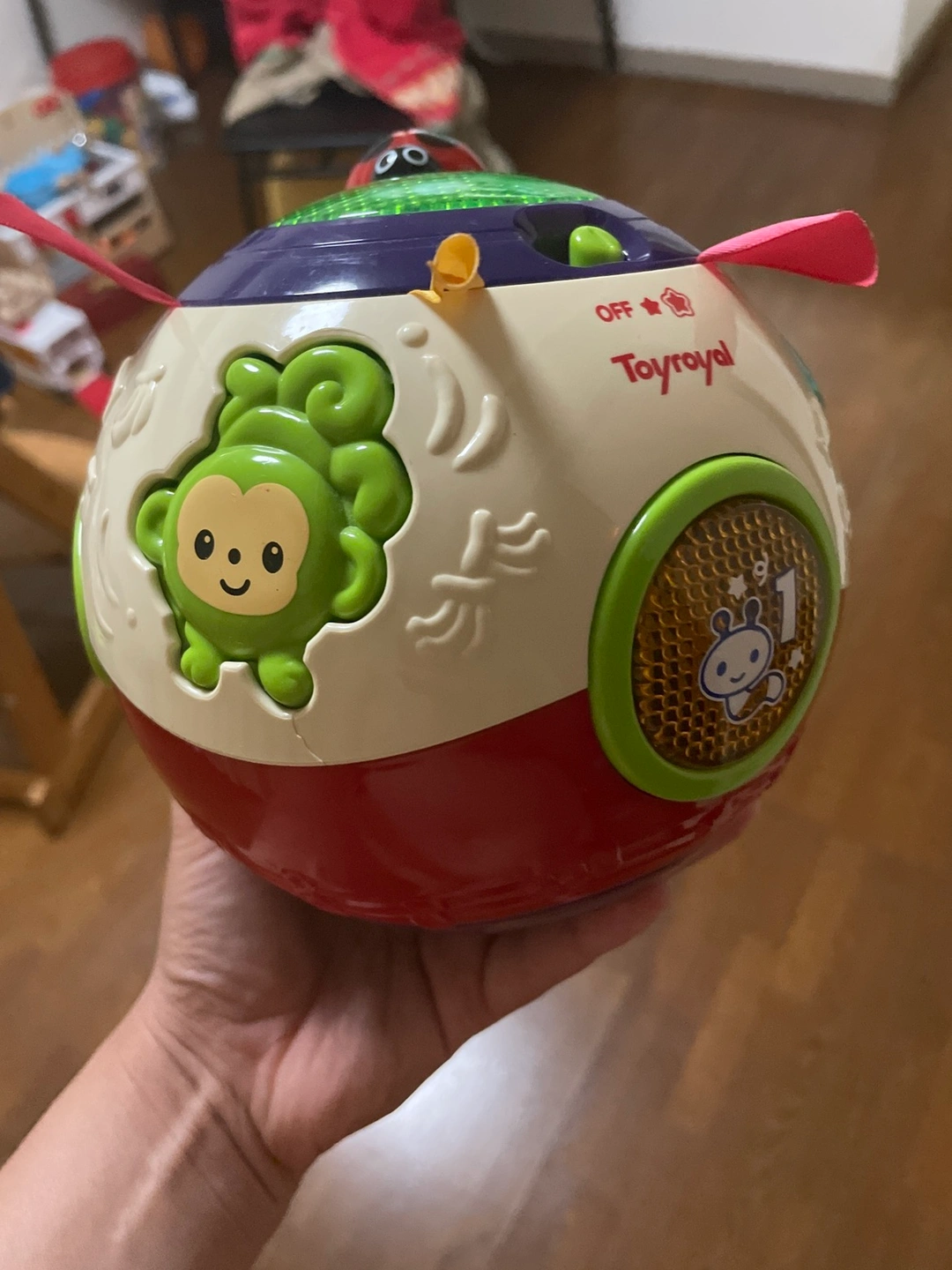 転がるおもちゃと完全に機能の写真5枚目