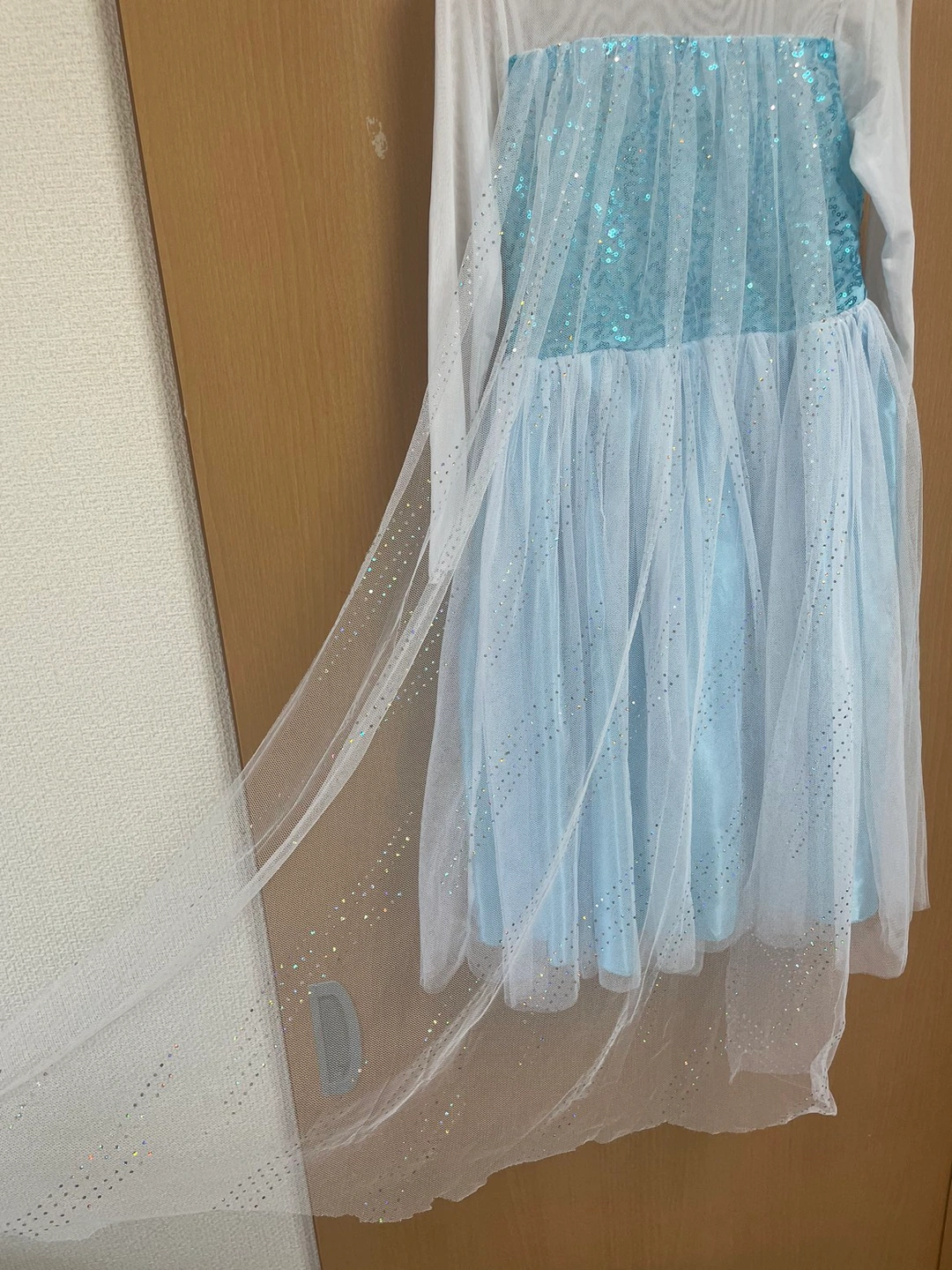 ディズニーアナ雪エルサドレス150㎝ カチューシャ付きの写真4枚目