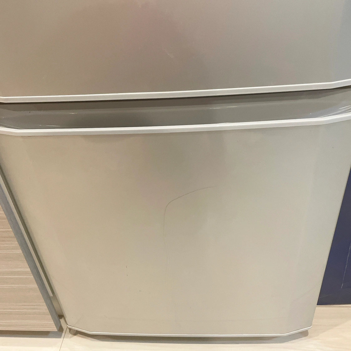 12月お渡し 三菱電機 MITSUBISHI 2ドア冷蔵庫 ライトグレー 一人暮らし 右開きの写真3枚目