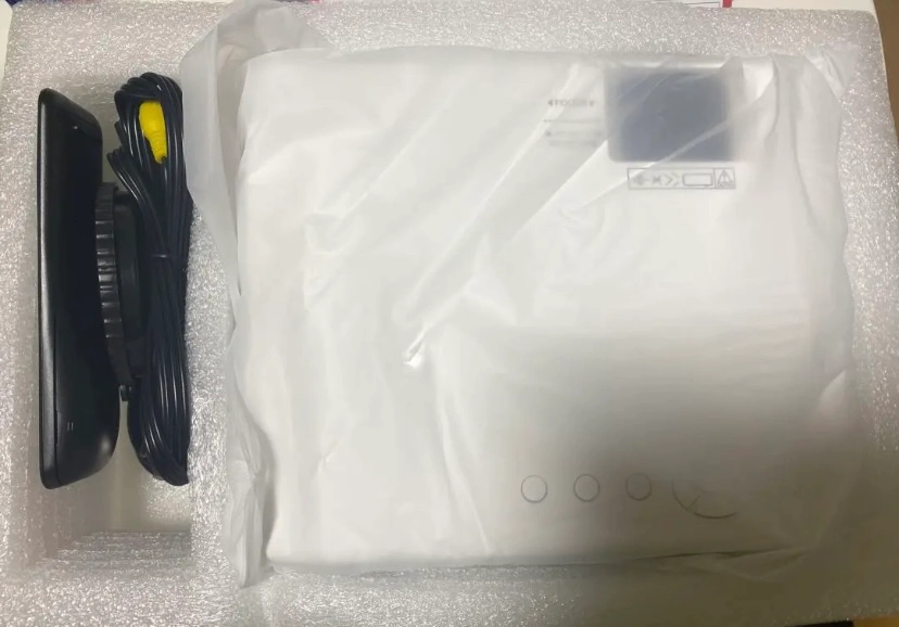 UNENU プロジェクター 小型 9200lmの写真2枚目