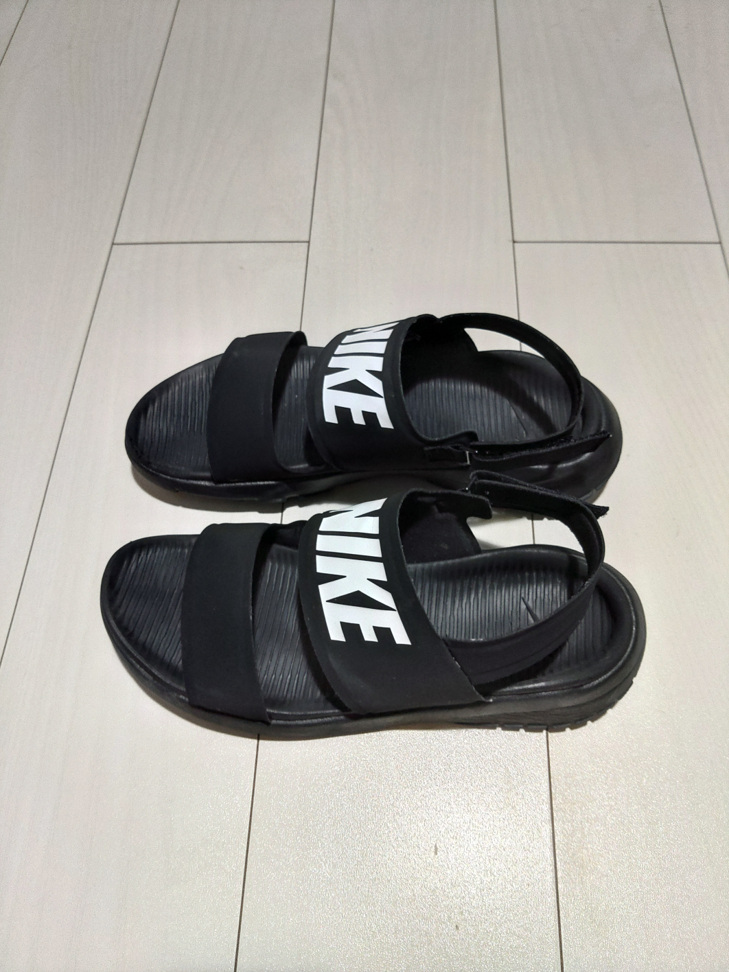 WMNS NIKE TANJUN SANDALの写真2枚目