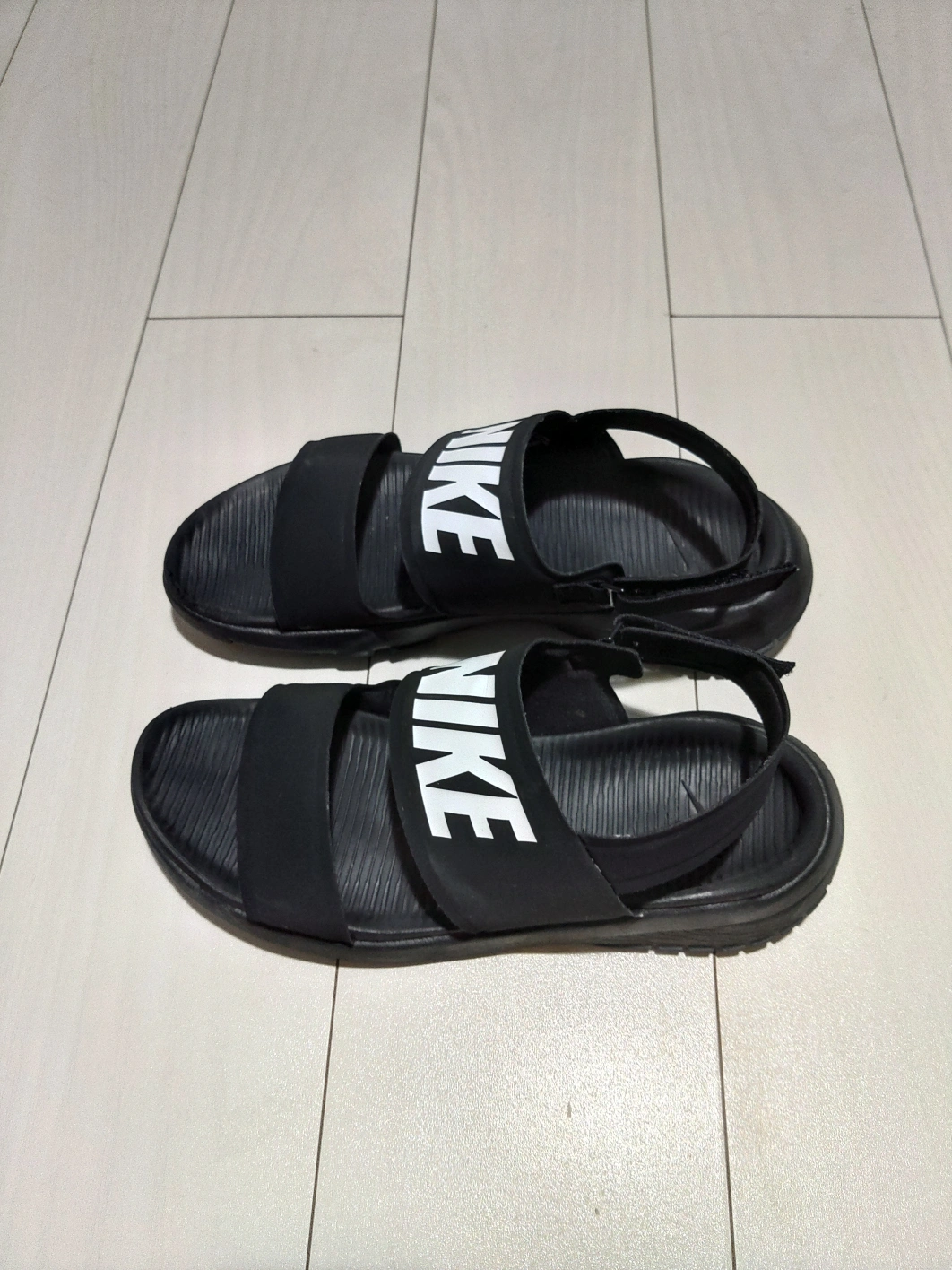 WMNS NIKE TANJUN SANDALの写真2枚目