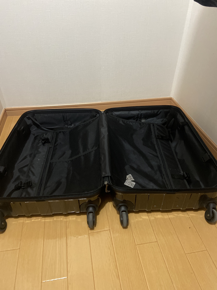 スーツケースの写真2枚目
