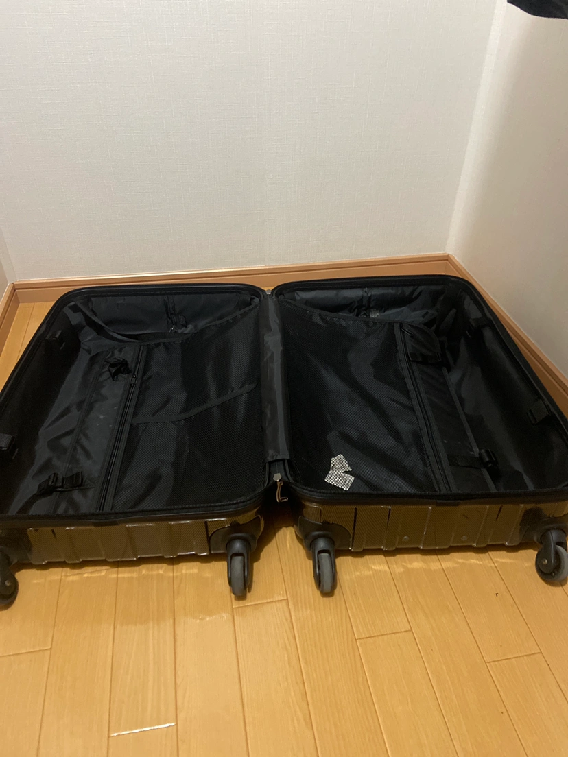 スーツケースの写真2枚目