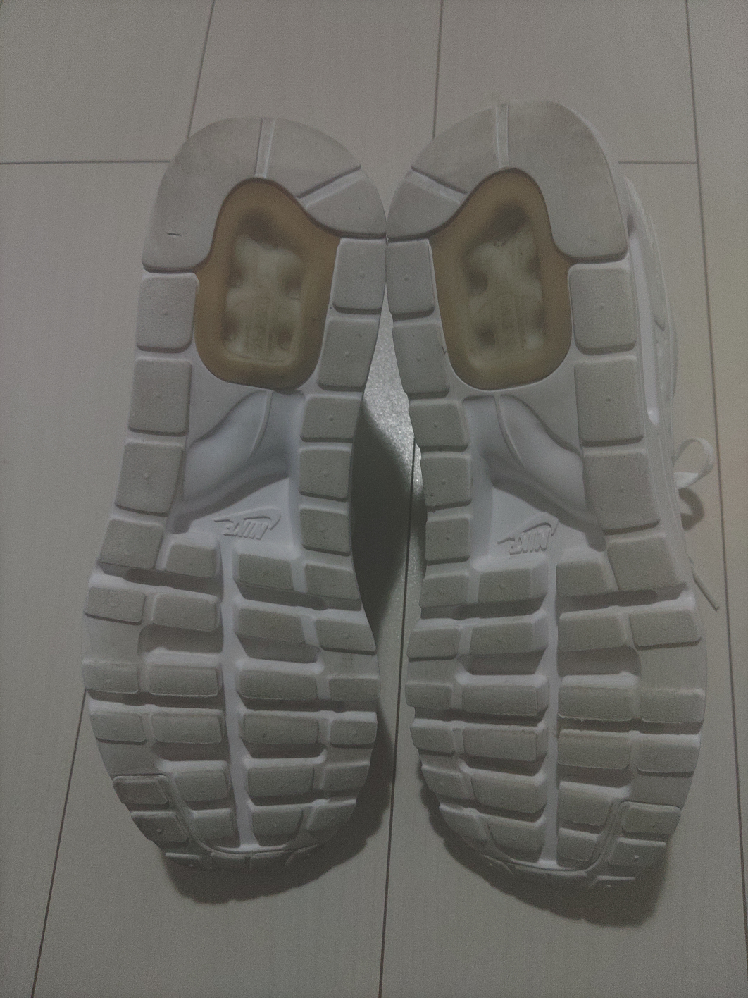 NIKE AIR MAX ZERO ESSENTIALの写真4枚目