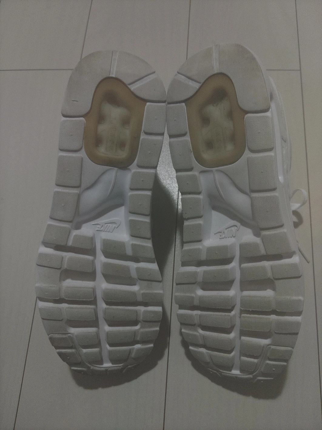 NIKE AIR MAX ZERO ESSENTIALの写真4枚目