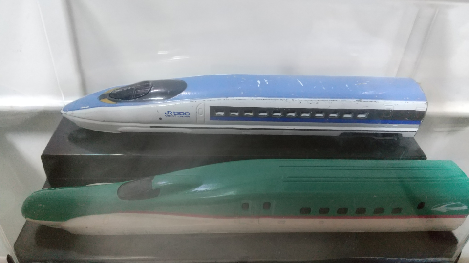 Nゲージの電車の飾り物です