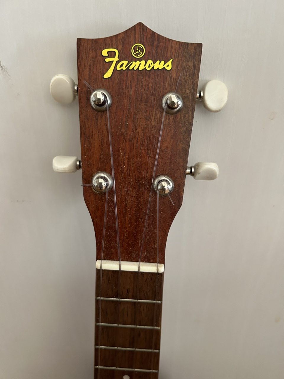 ウクレレ　Famousの写真2枚目