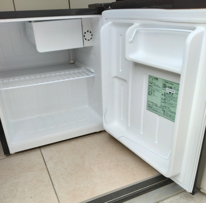 お届けします 美品 レトロテイスト 小型冷蔵庫の写真2枚目